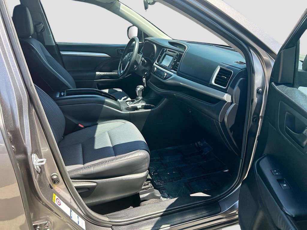 Used 2014 Toyota Highlander Plus AWD/4WD image 27