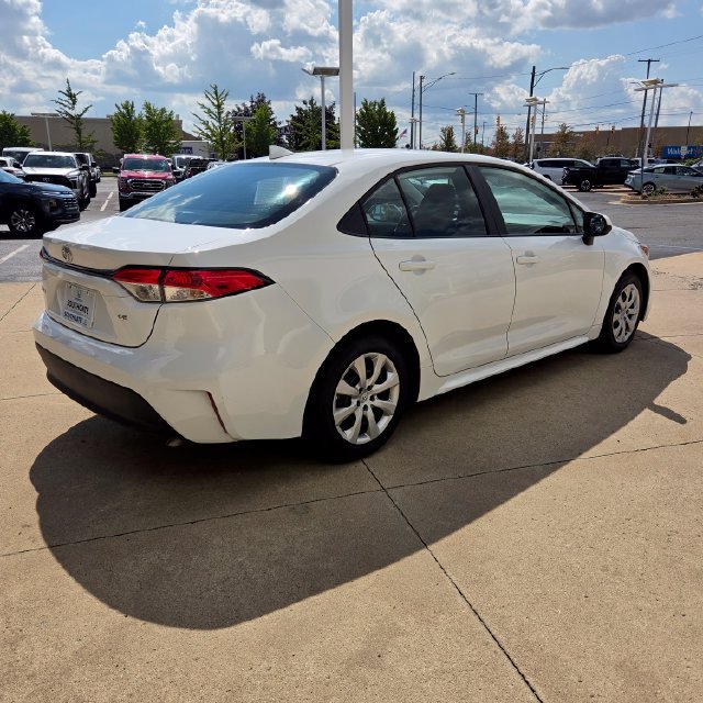Used 2026 Toyota Corolla LE FWD image 5