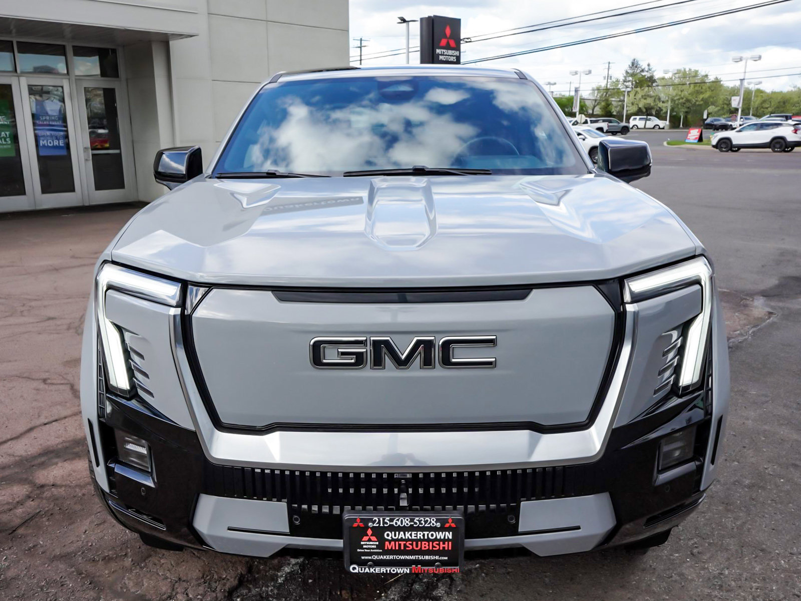 Used 2024 GMC Sierra EV Denali image 2