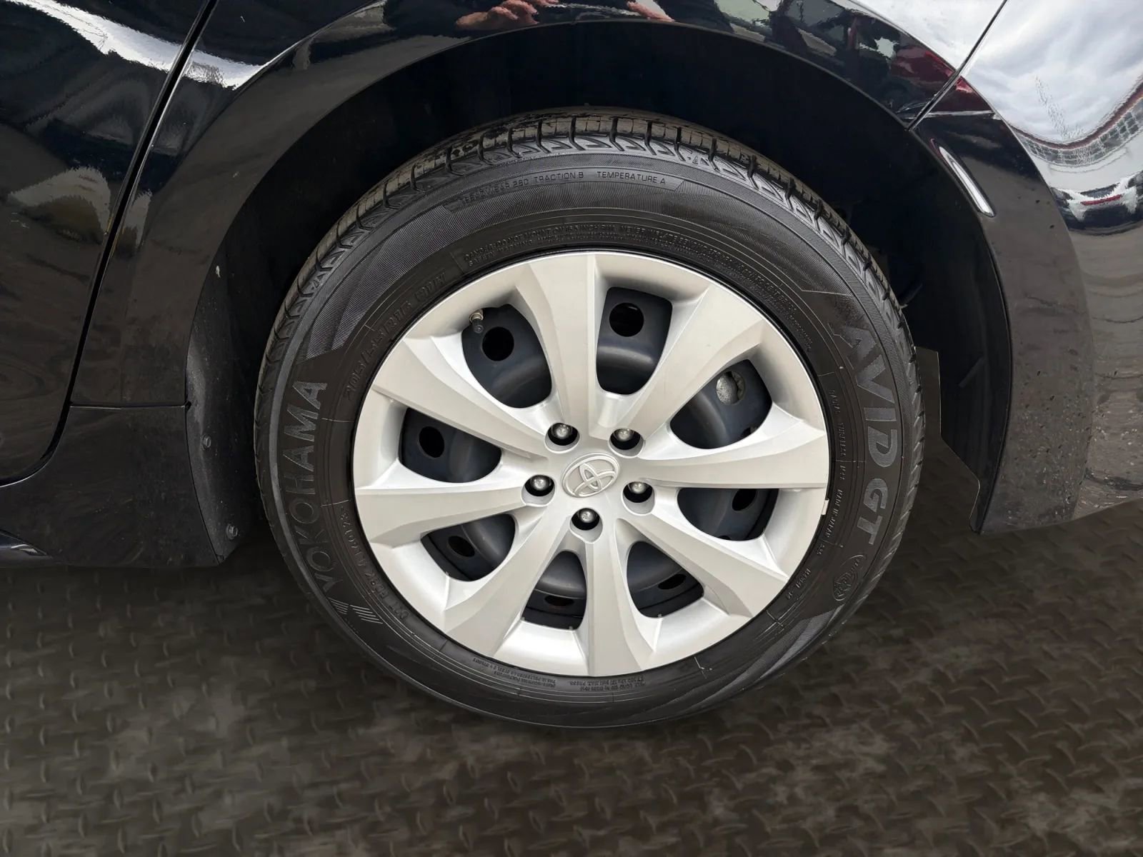 Used 2023 Toyota Corolla LE AWD/4WD image 35