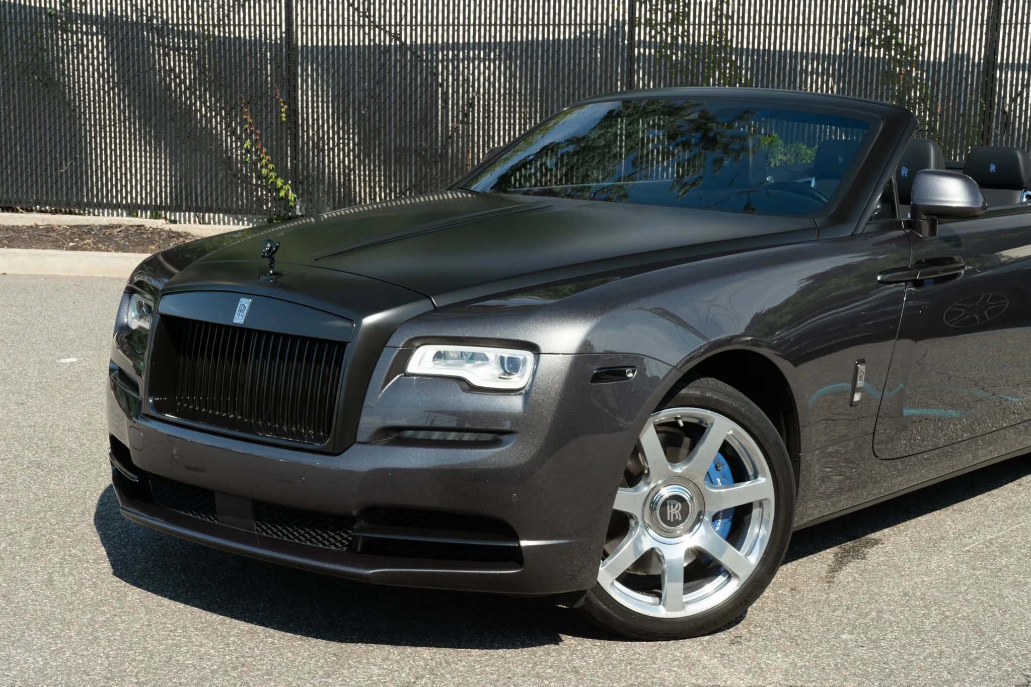 Used 2017 Rolls-Royce Dawn RWD image 27