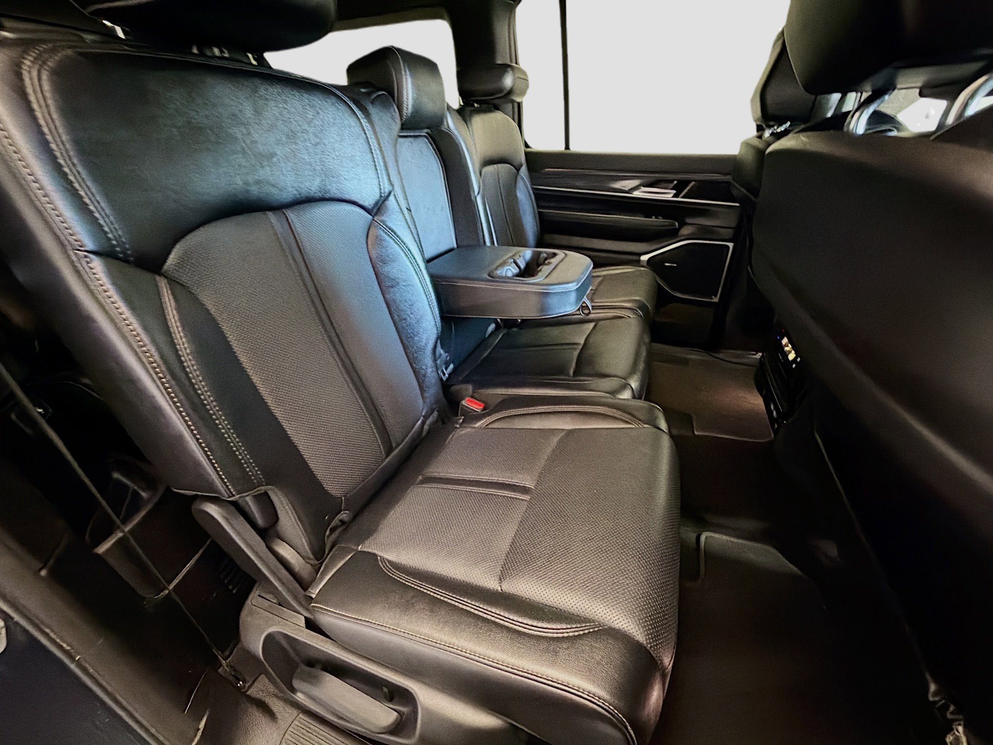 Used 2024 Jeep Wagoneer L Series II RWD image 12