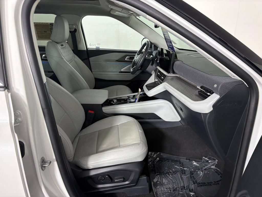 Certified 2025 Ford Explorer Platinum w/ Ultimate Package AWD/4WD image 41