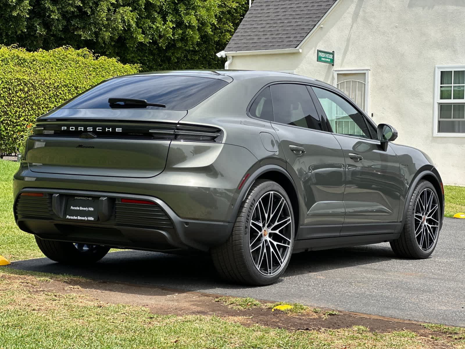 New 2026 Porsche Macan Electric RWD image 8