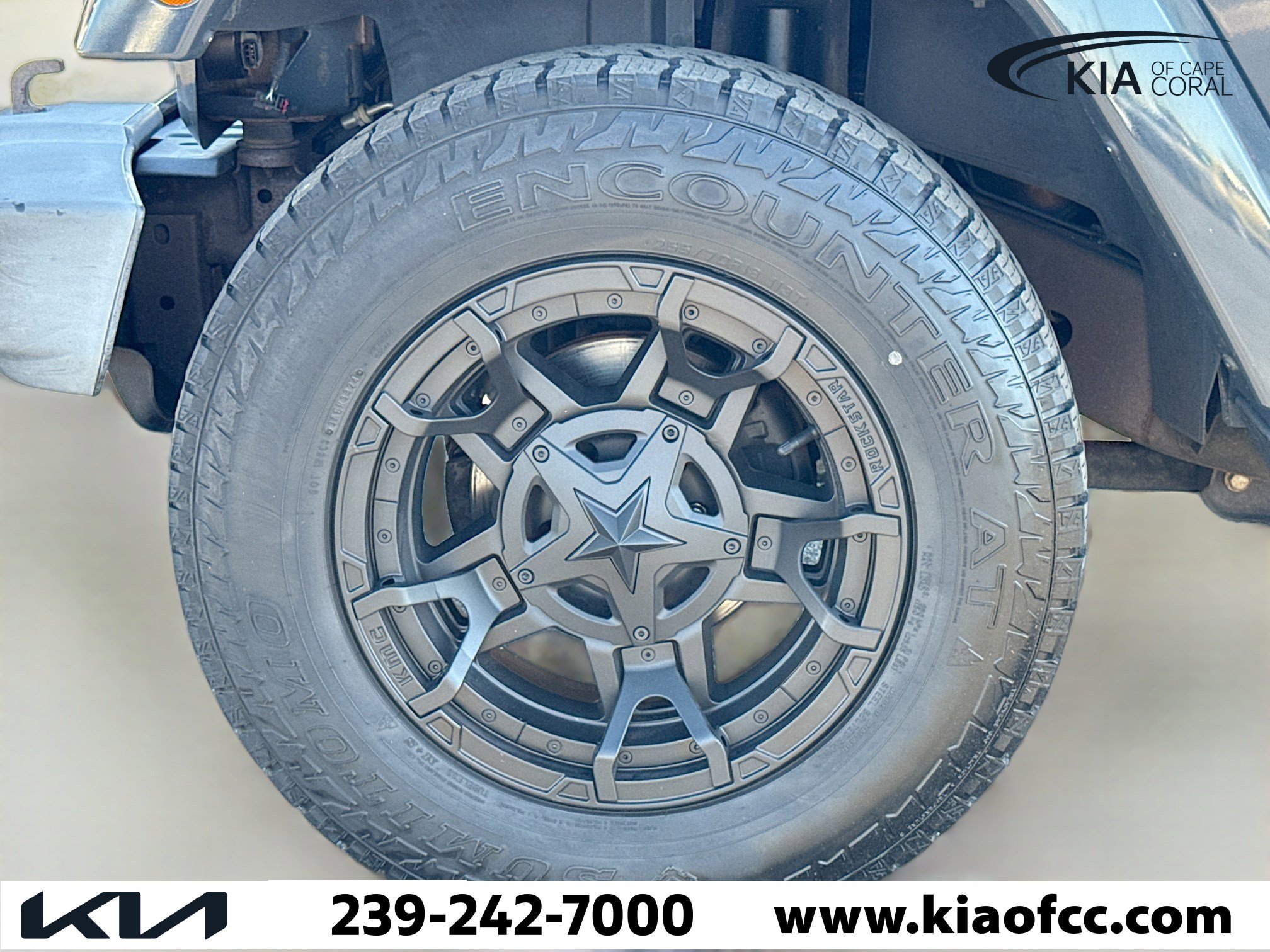 Used 2017 Jeep Wrangler Unlimited Sahara w/ Connectivity Group image 36