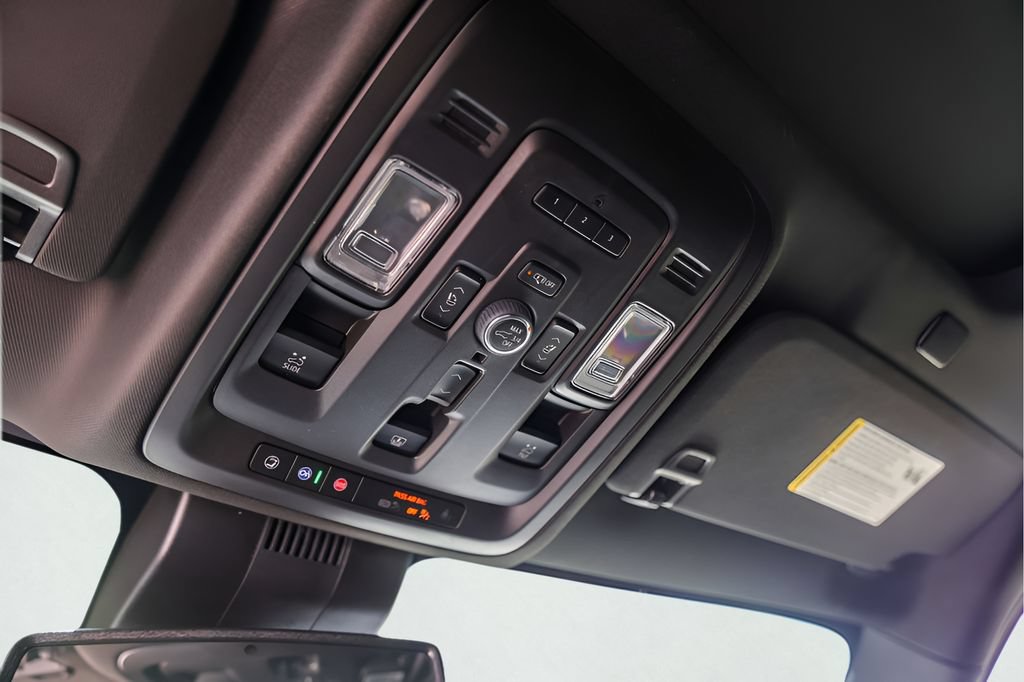 Used 2023 GMC Yukon Denali AWD/4WD image 24
