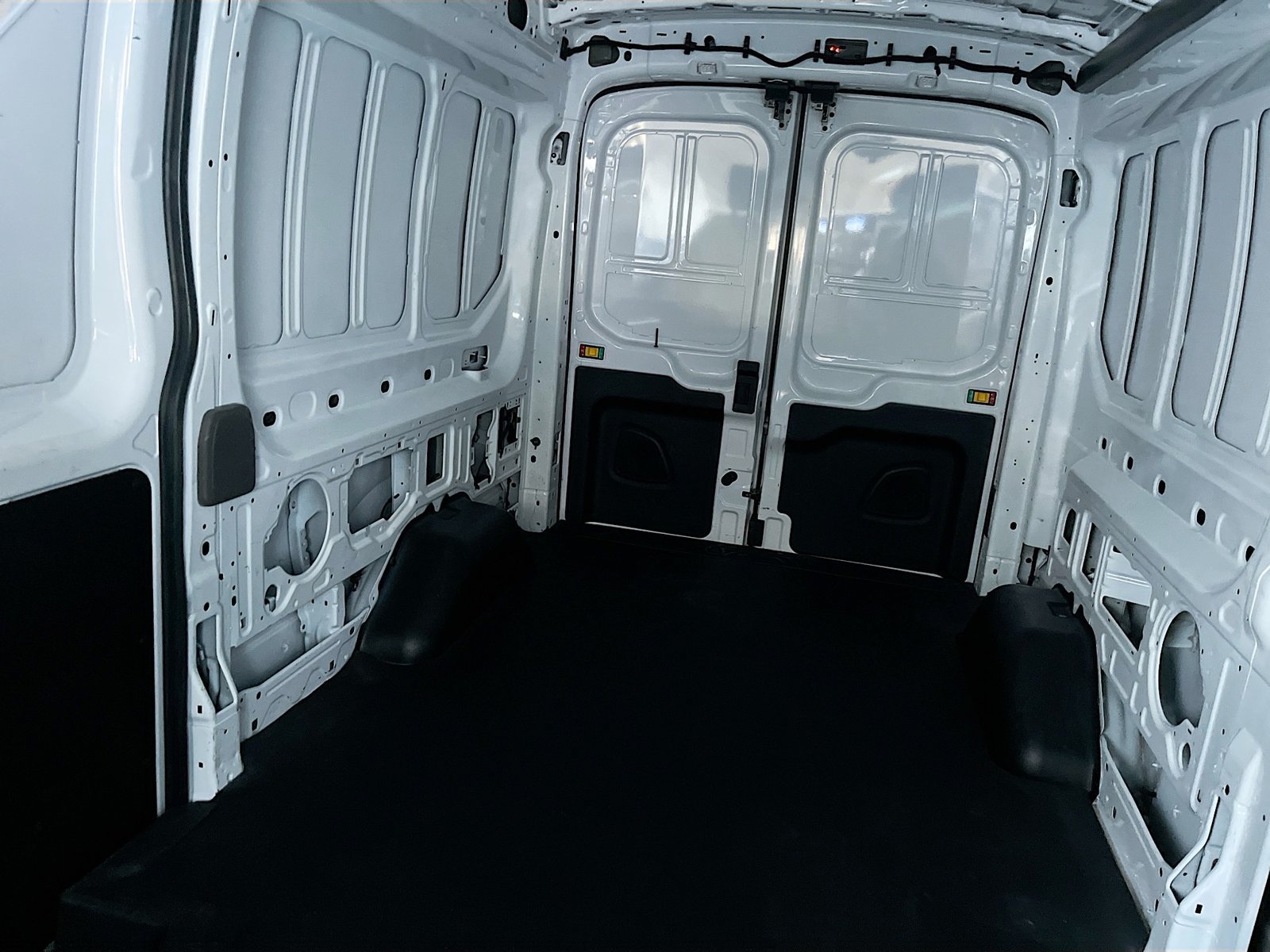 Used 2024 Ford Transit 250 148 Medium Roof Extended AWD image 26