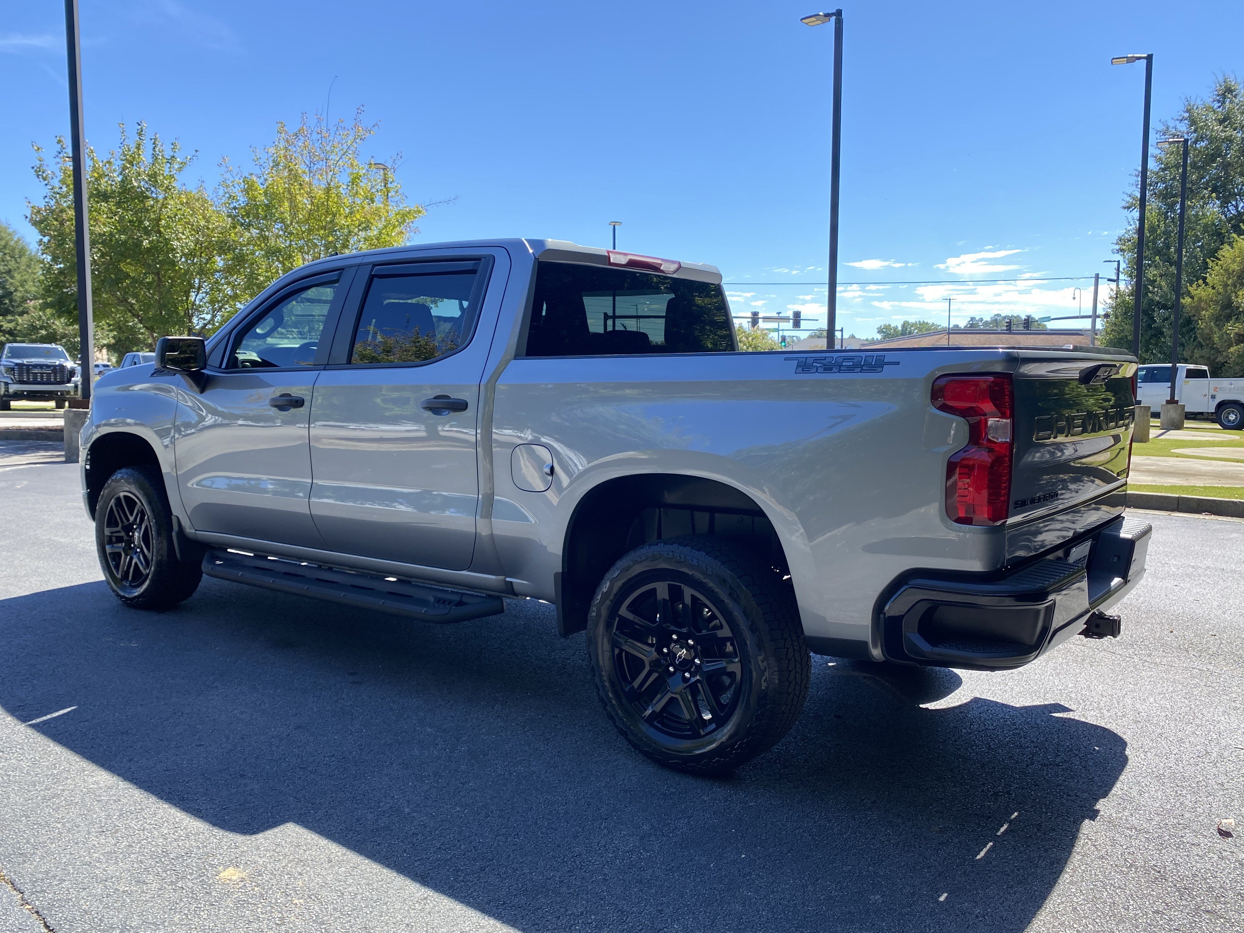 Used 2025 Chevrolet Silverado 1500 Custom Trail Boss w/ Dark Appearance Package AWD/4WD image 7