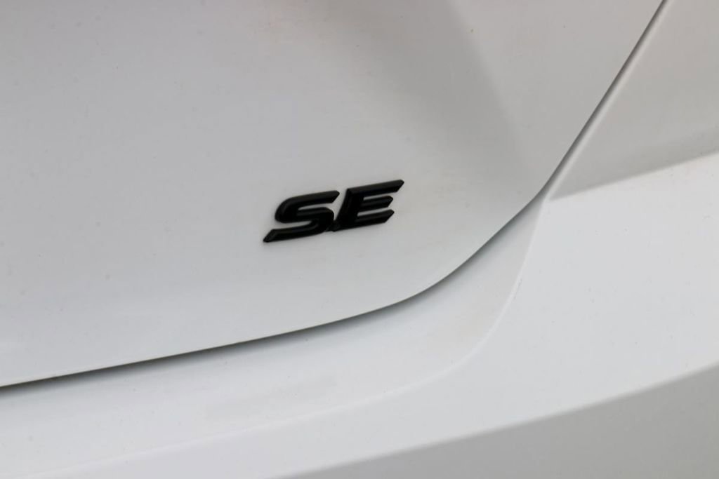 Used 2026 Toyota Camry Hybrid w/ Convenience Package FWD image 9