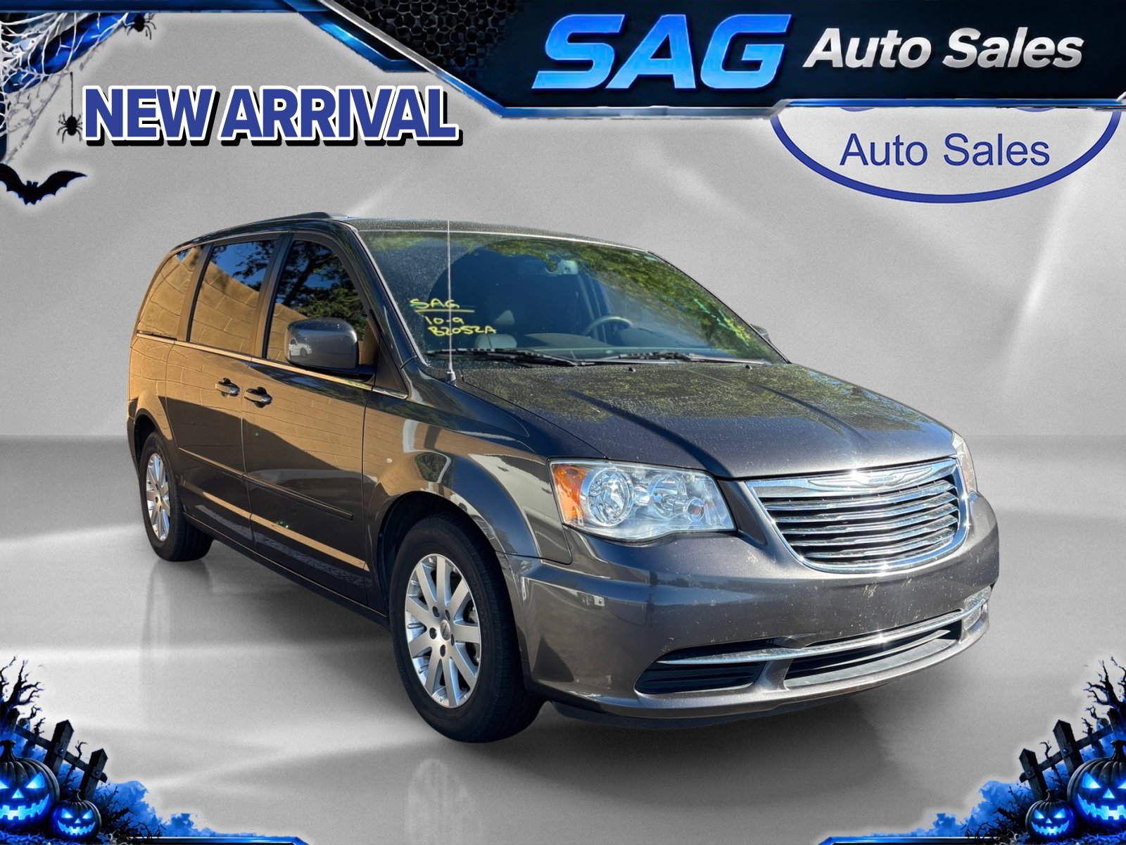 Used 2015 Chrysler Town & Country LX FWD image 1