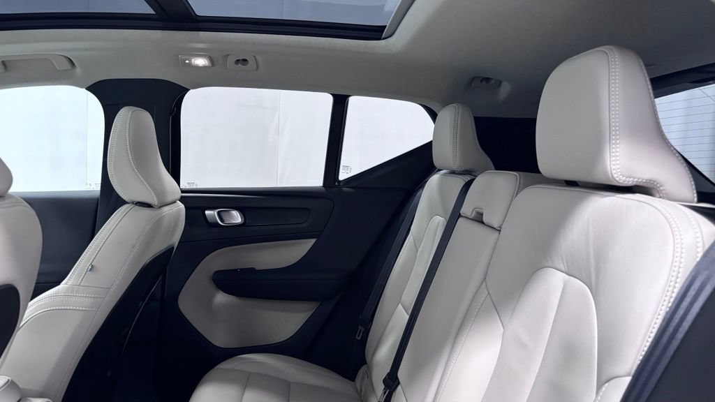 Certified 2026 Volvo XC40 B5 Plus AWD/4WD image 22