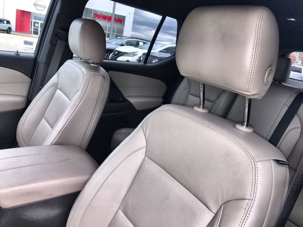 Used 2023 Chevrolet Traverse LT w/ LPO, Floor Liner Package FWD image 11