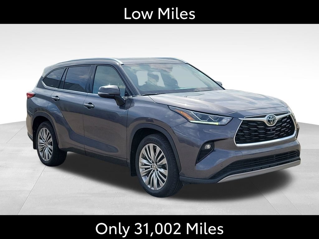 Used 2022 Toyota Highlander Platinum AWD/4WD image 2