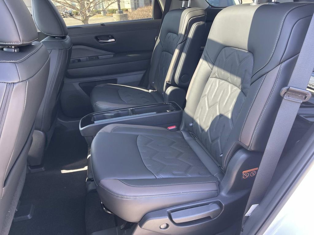 New 2026 Nissan Pathfinder Platinum AWD/4WD image 19