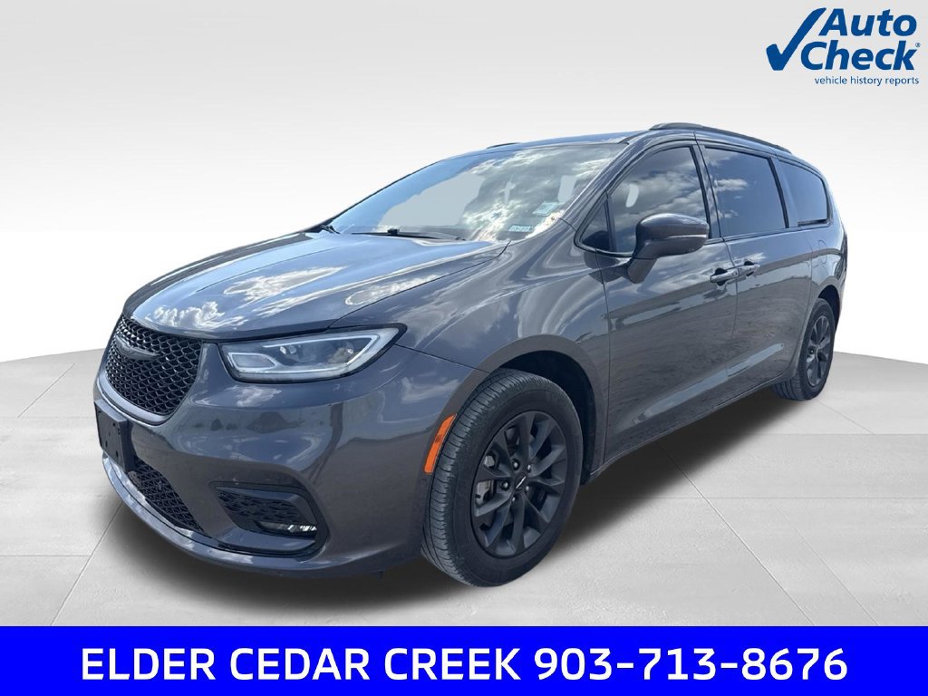 Used 2021 Chrysler Pacifica Touring-L w/ Uconnect Theater Family Group AWD/4WD image 3