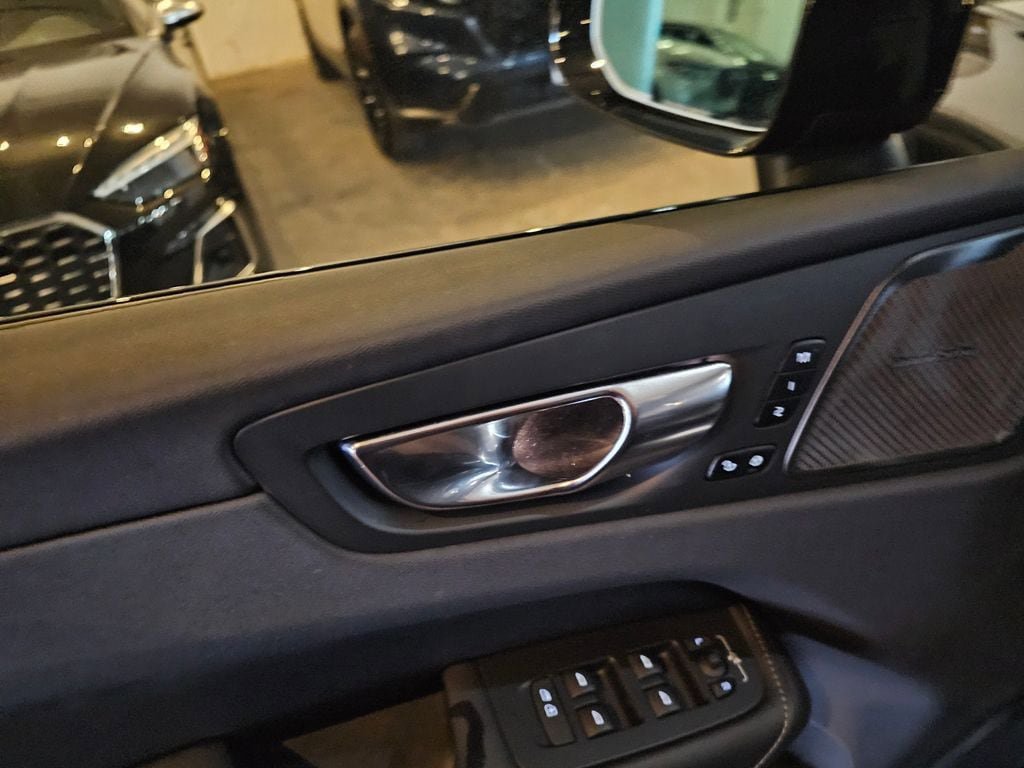 Certified 2025 Volvo XC60 B5 Ultra AWD/4WD image 18