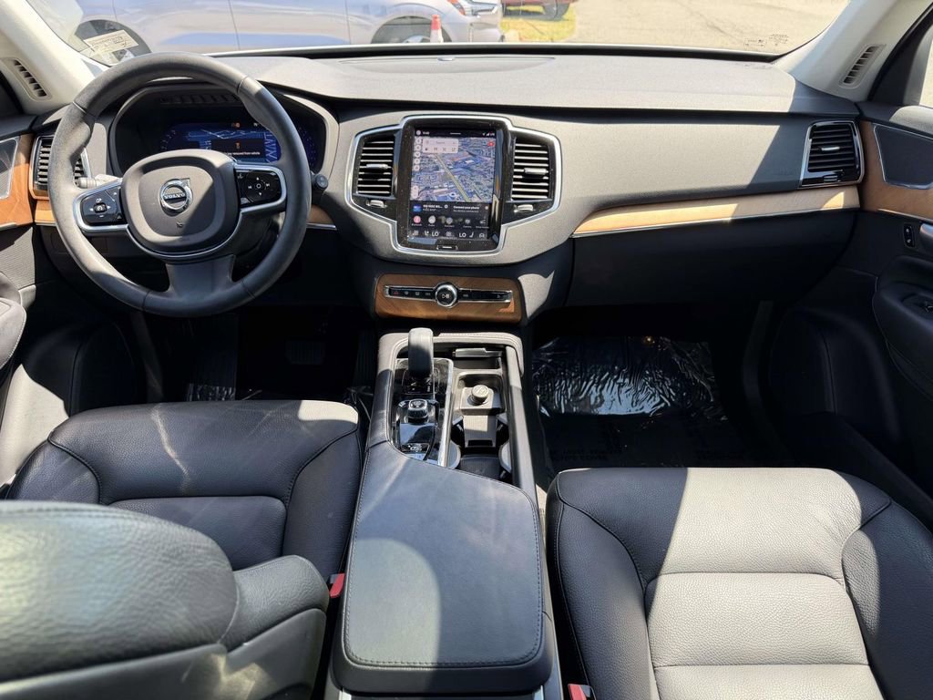 Used 2023 Volvo XC90 B5 Plus AWD/4WD image 2