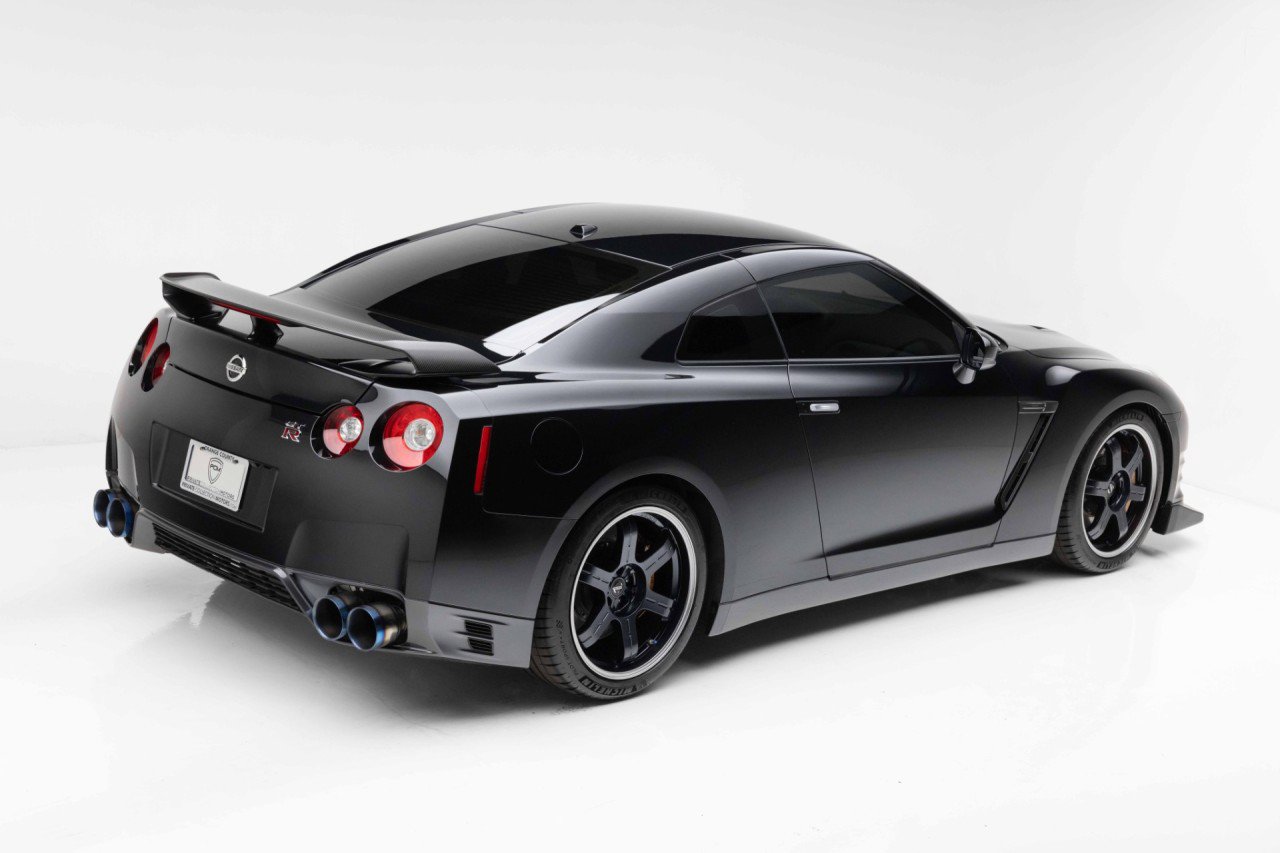 Used 2014 Nissan GT-R Black Edition AWD/4WD image 3
