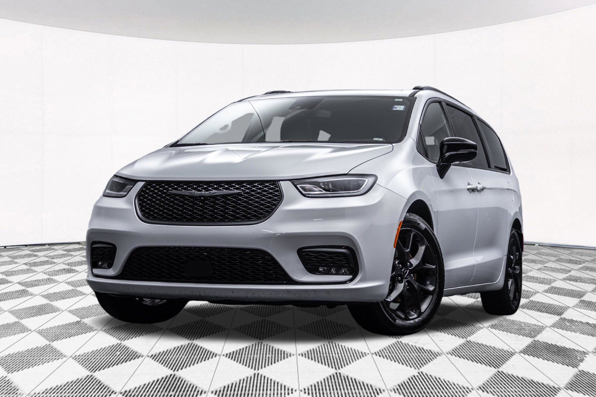 Used 2025 Chrysler Pacifica Limited FWD image 2