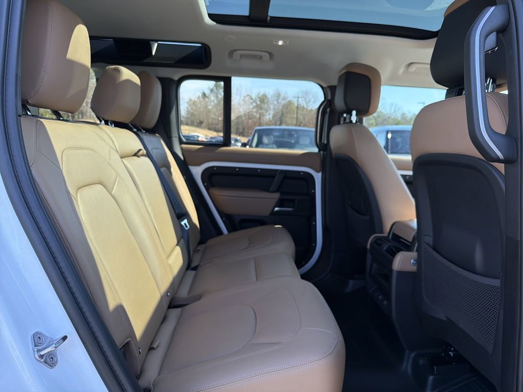 Used 2025 Land Rover Defender 110 S image 13