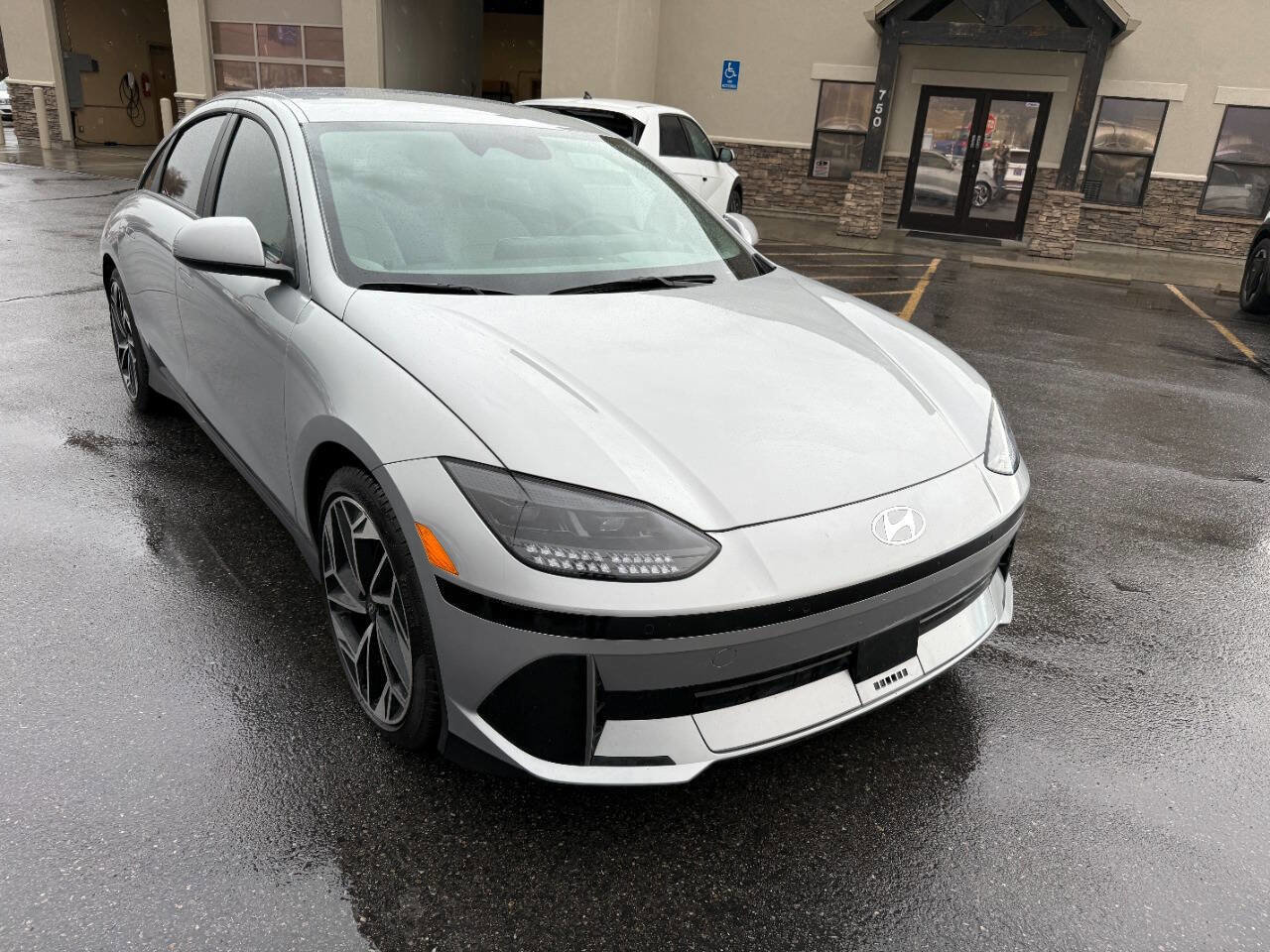 Used 2024 Hyundai Ioniq 6 SEL image 1