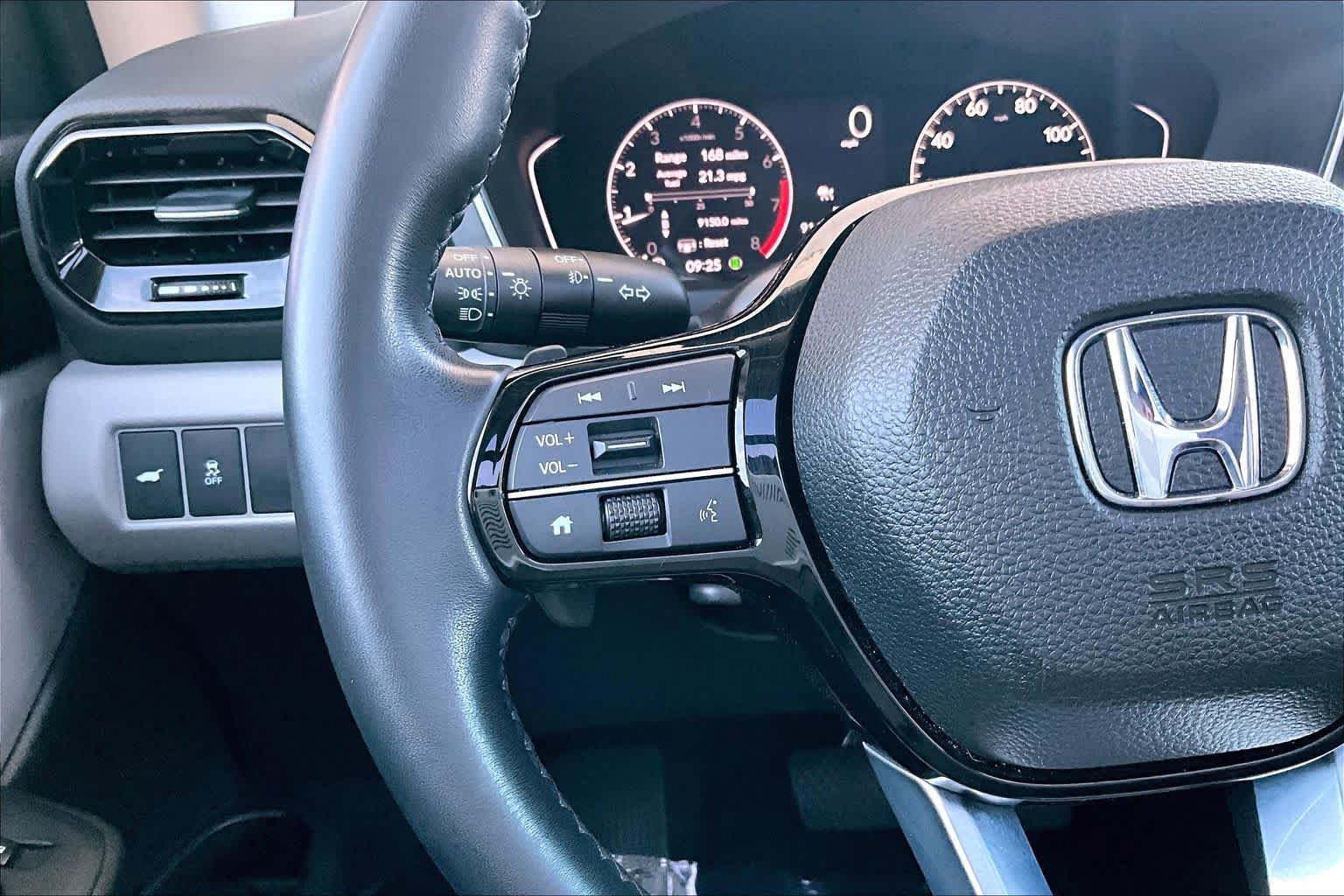 Used 2025 Honda Pilot Touring image 21