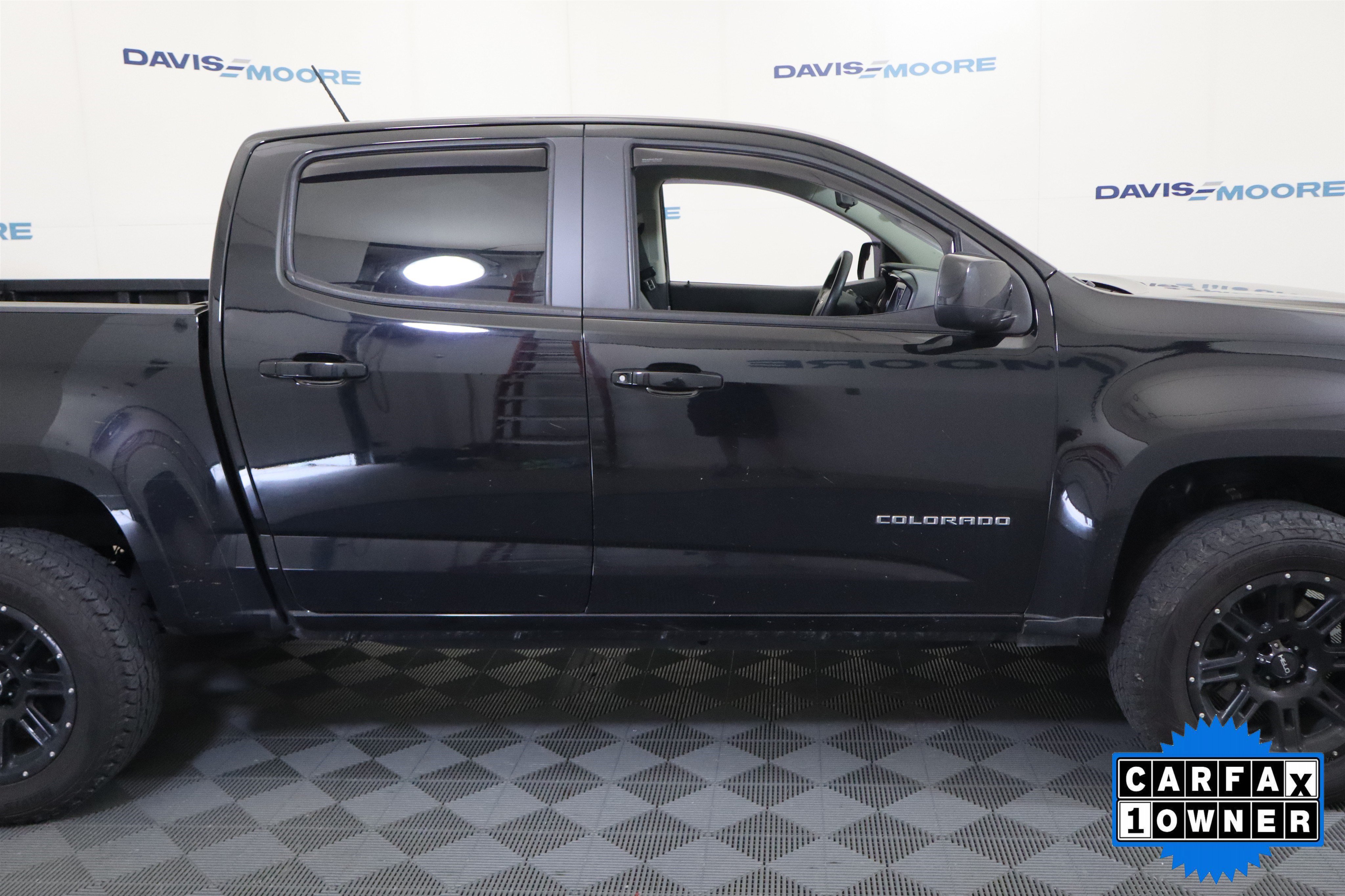 Used 2022 Chevrolet Colorado W/T w/ Custom Special Edition RWD image 9