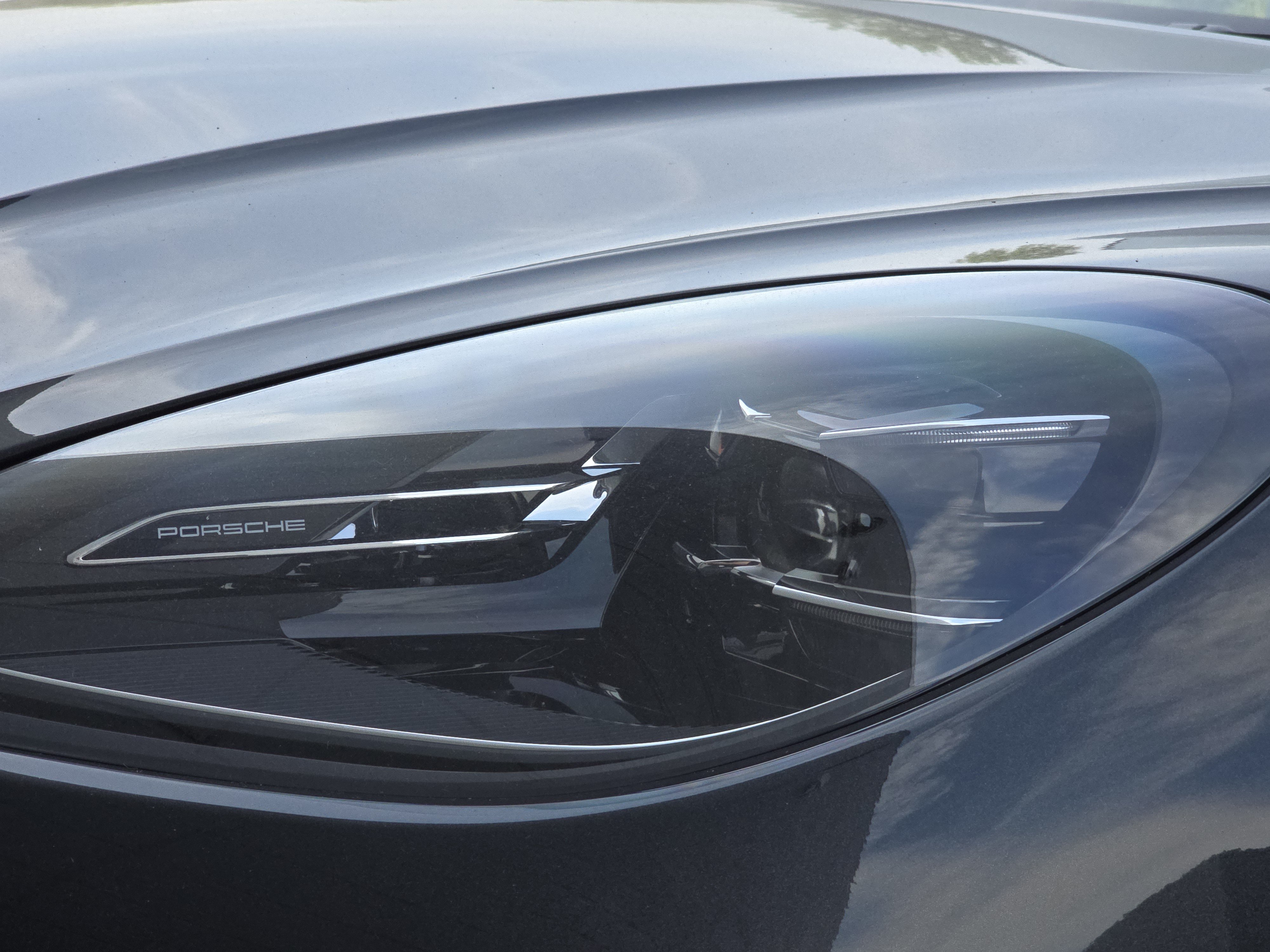 Certified 2025 Porsche Macan AWD/4WD image 11