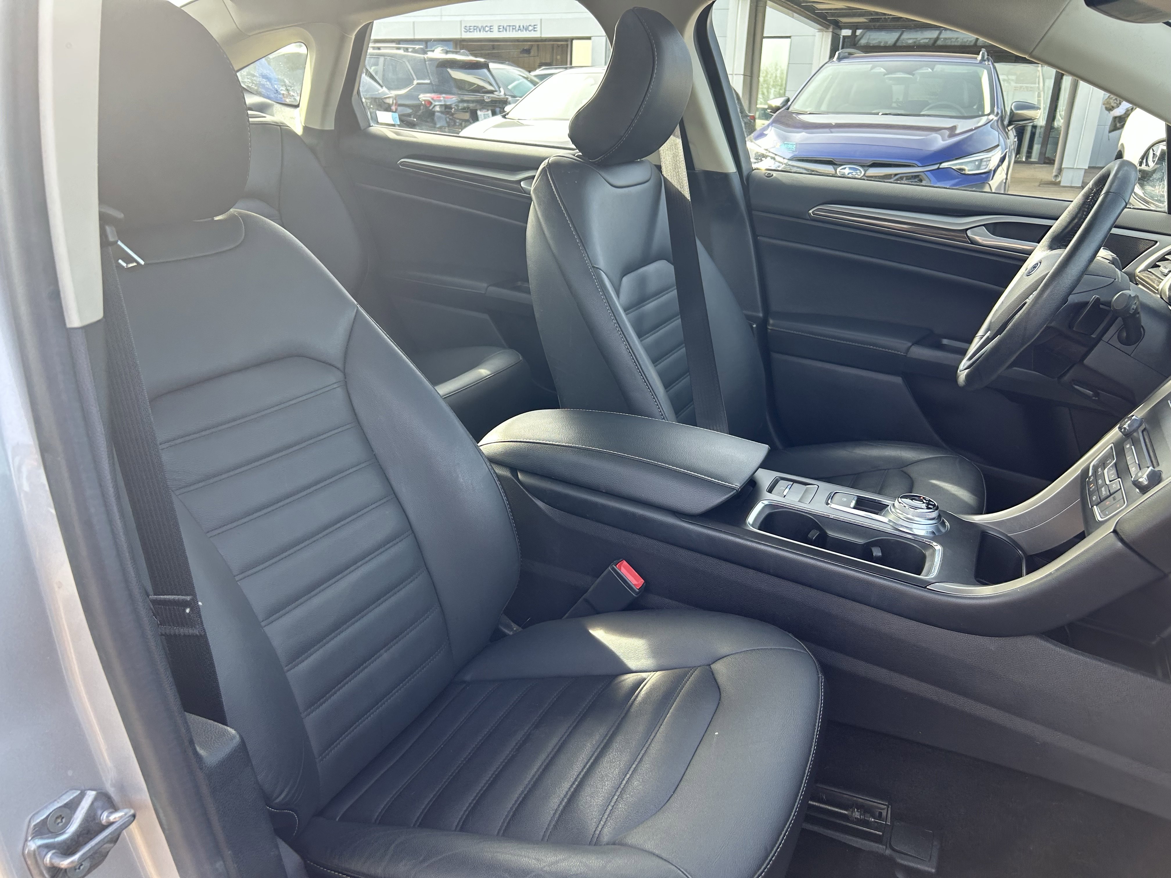 Used 2017 Ford Fusion SE w/ Fusion SE Technology Package image 26