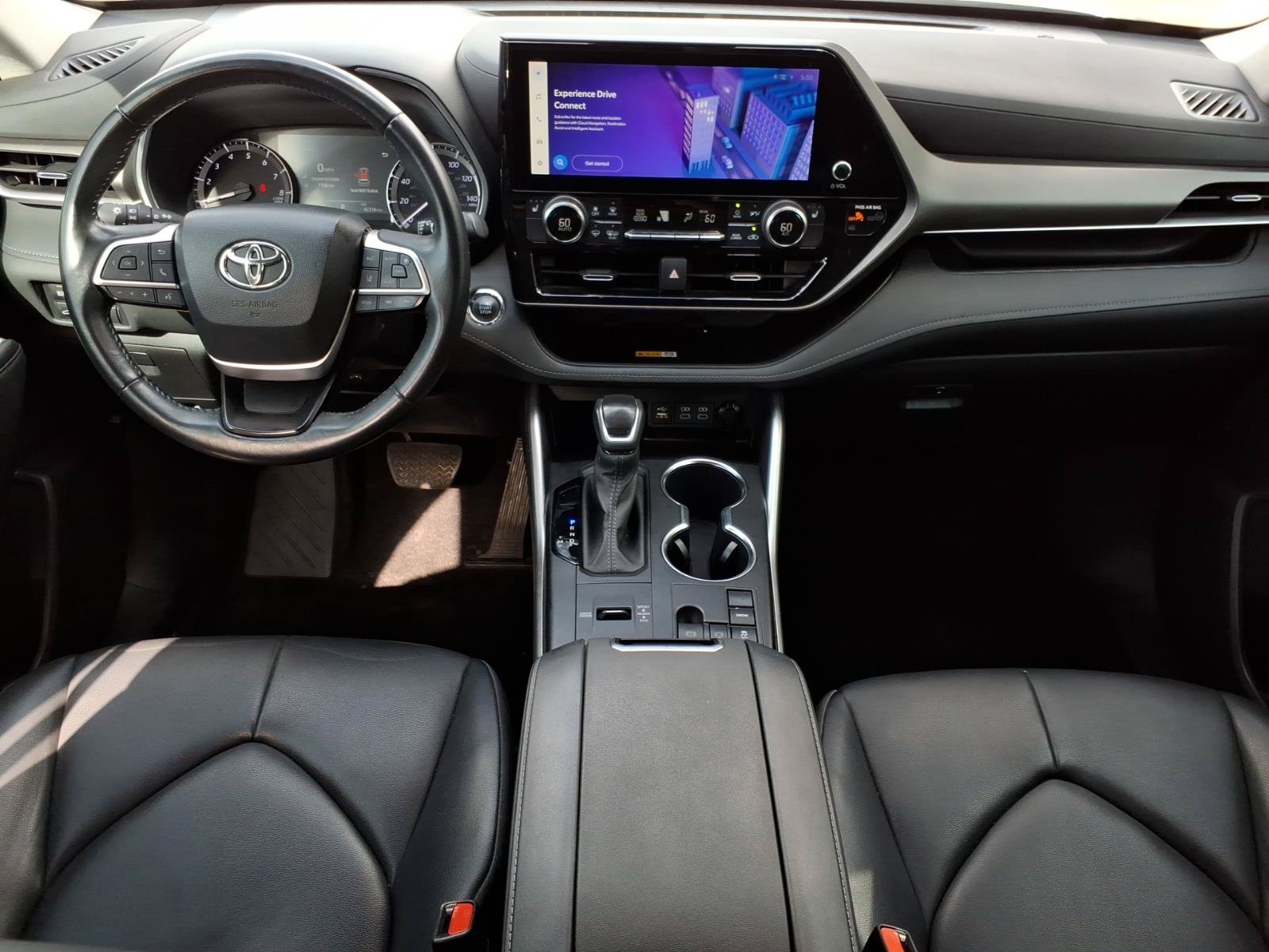 Used 2023 Toyota Highlander XLE FWD image 16