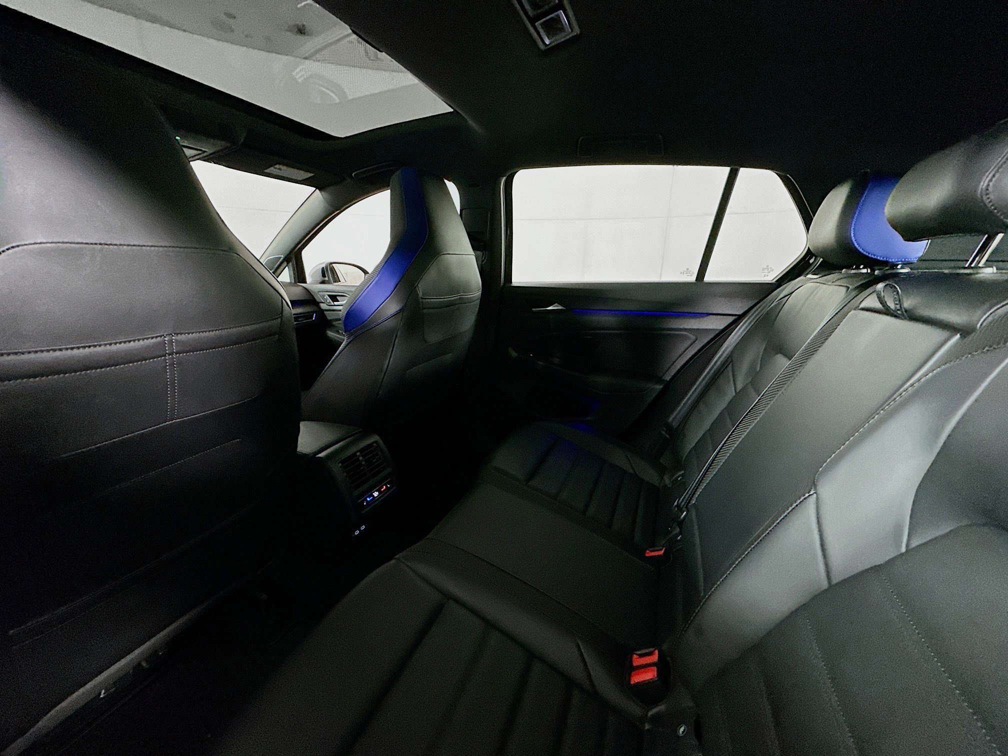 Used 2024 Volkswagen Golf R w/ MDO Package image 23