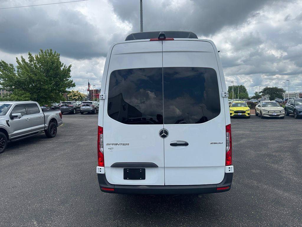 Used 2025 Mercedes-Benz Sprinter 2500 image 4