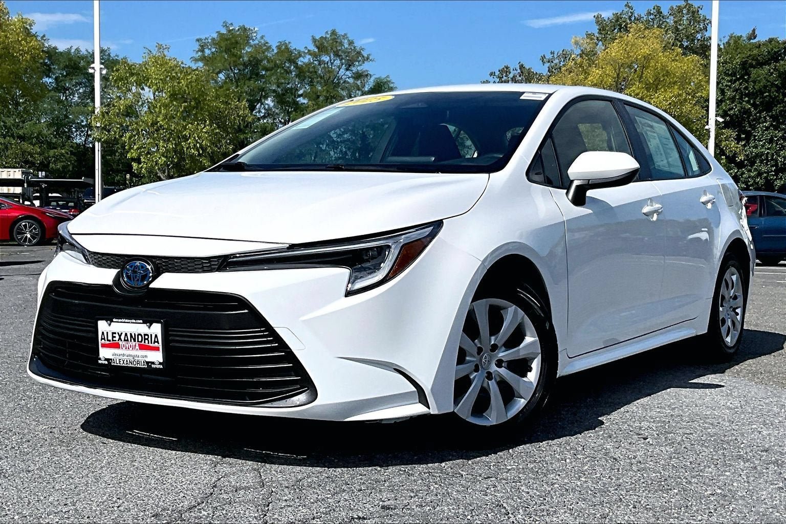 Used 2025 Toyota Corolla LE FWD image 1