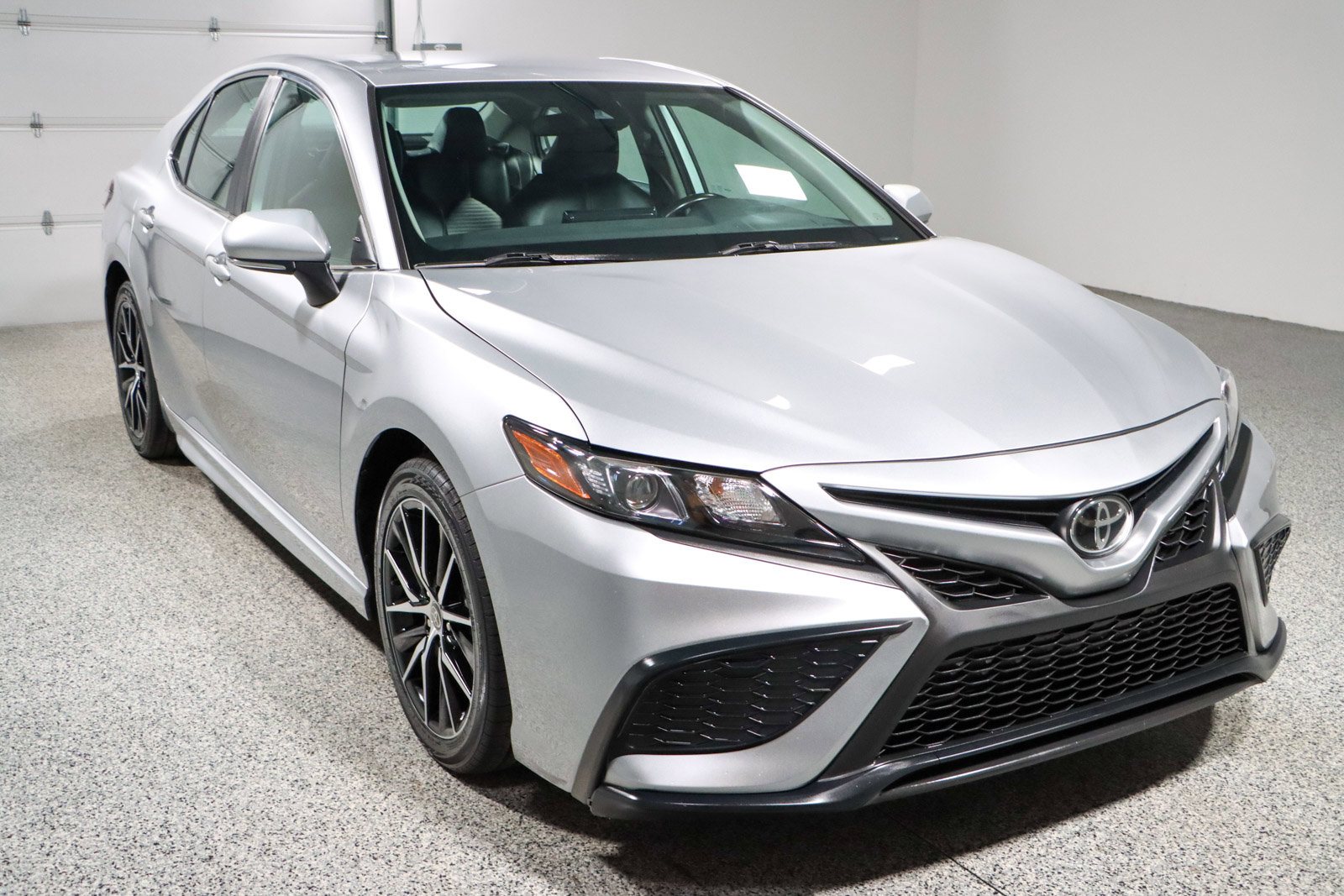 Used 2024 Toyota Camry SE image 5