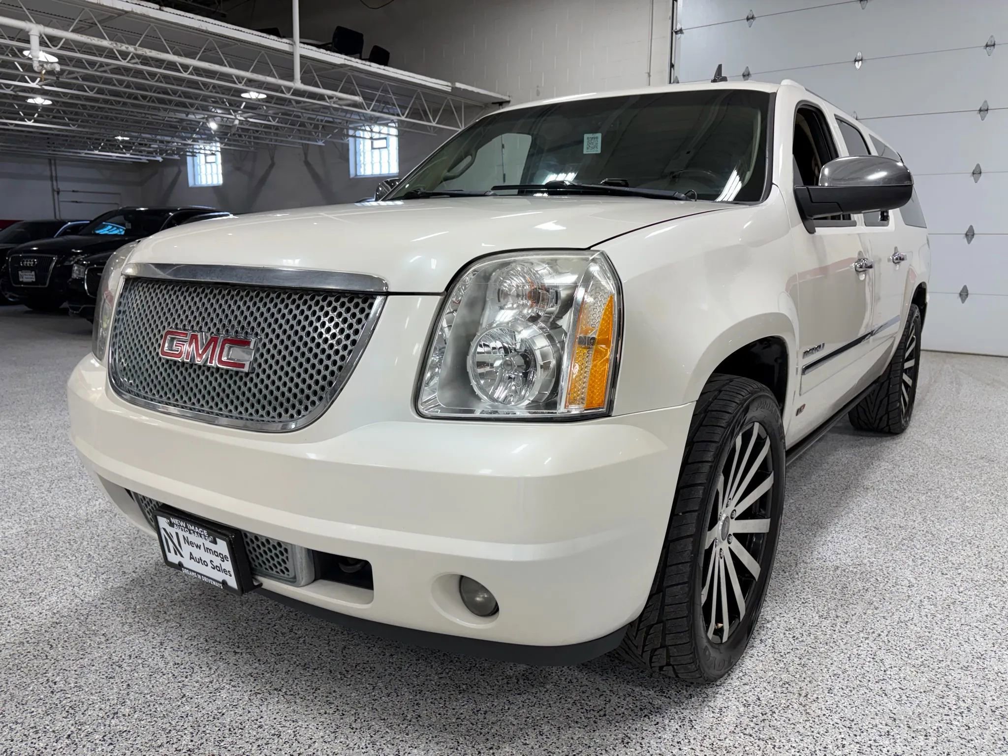 Used 2012 GMC Yukon XL Denali image 4