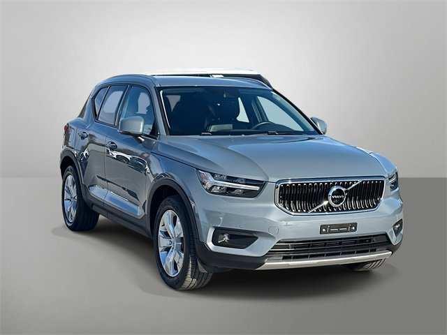 Used 2021 Volvo XC40 T4 Momentum w/ Premium Package image 23