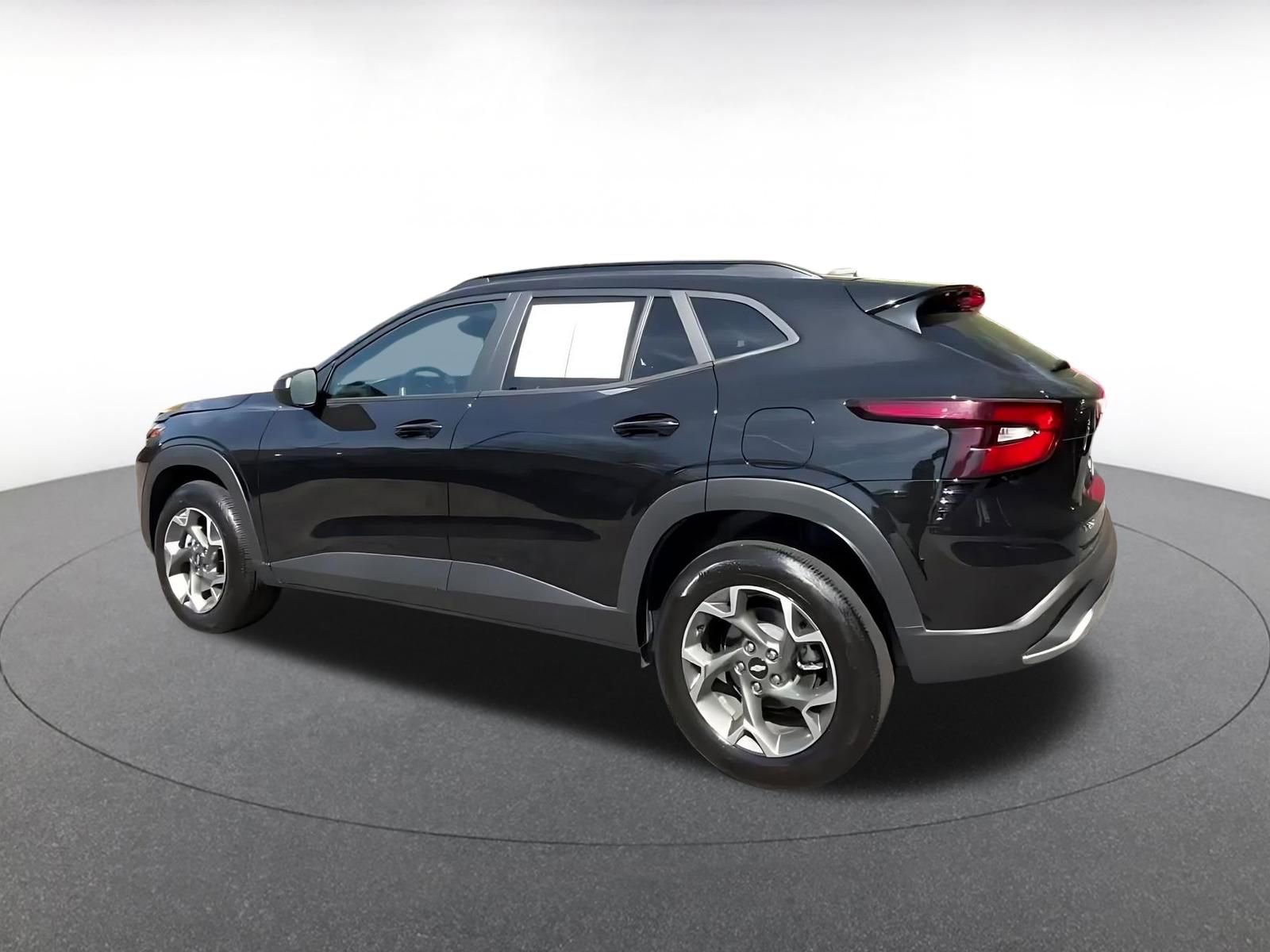 Used 2025 Chevrolet Trax LT image 10