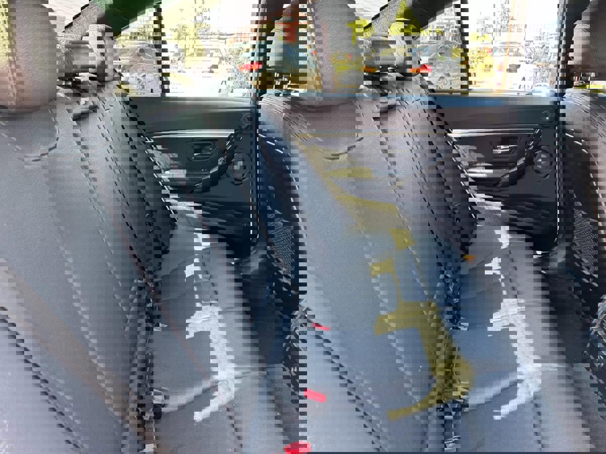 Used 2018 BMW 330i Sedan w/ Premium Package image 28