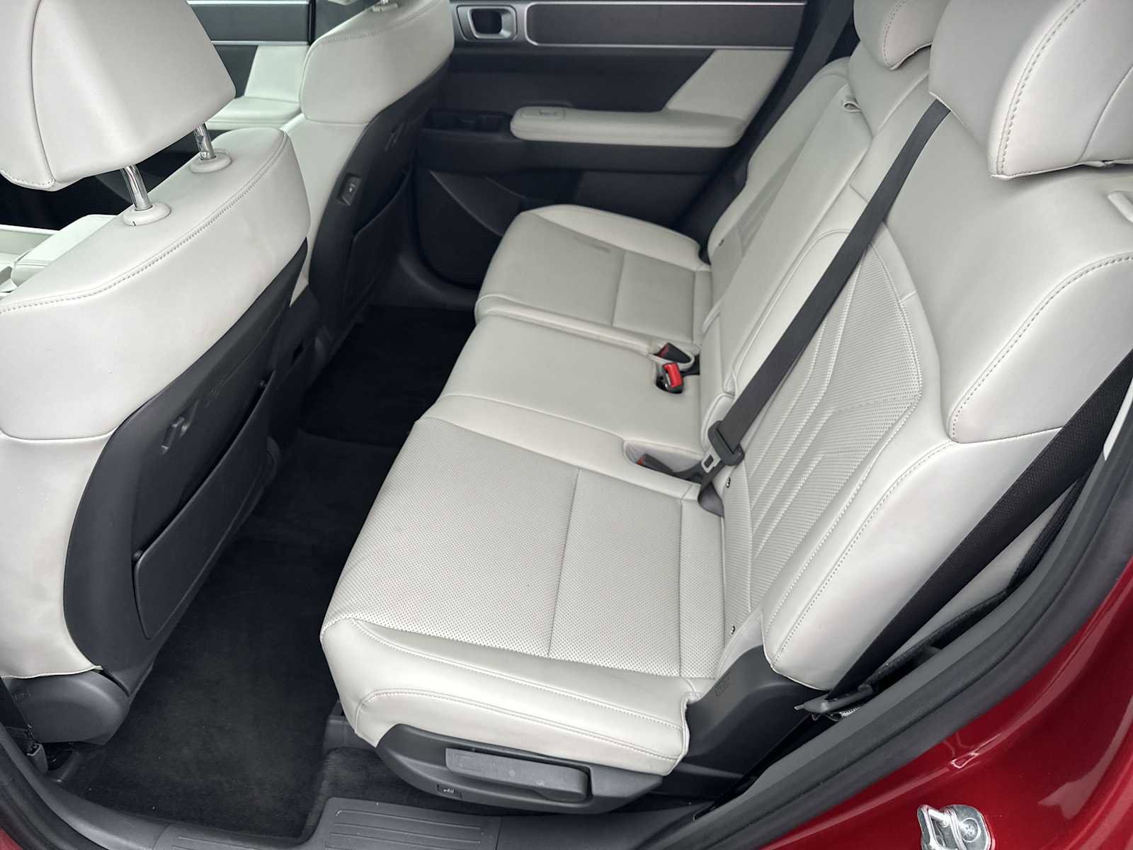Used 2025 Hyundai Santa Fe SEL FWD image 23