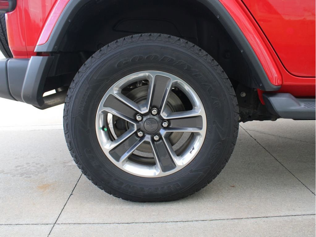 Used 2018 Jeep Wrangler Unlimited Sahara w/ Dual Top Group image 11