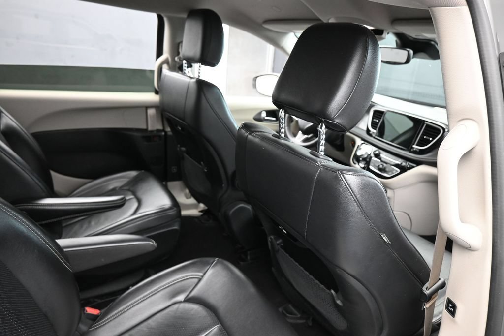 Used 2022 Chrysler Pacifica Touring-L FWD image 46