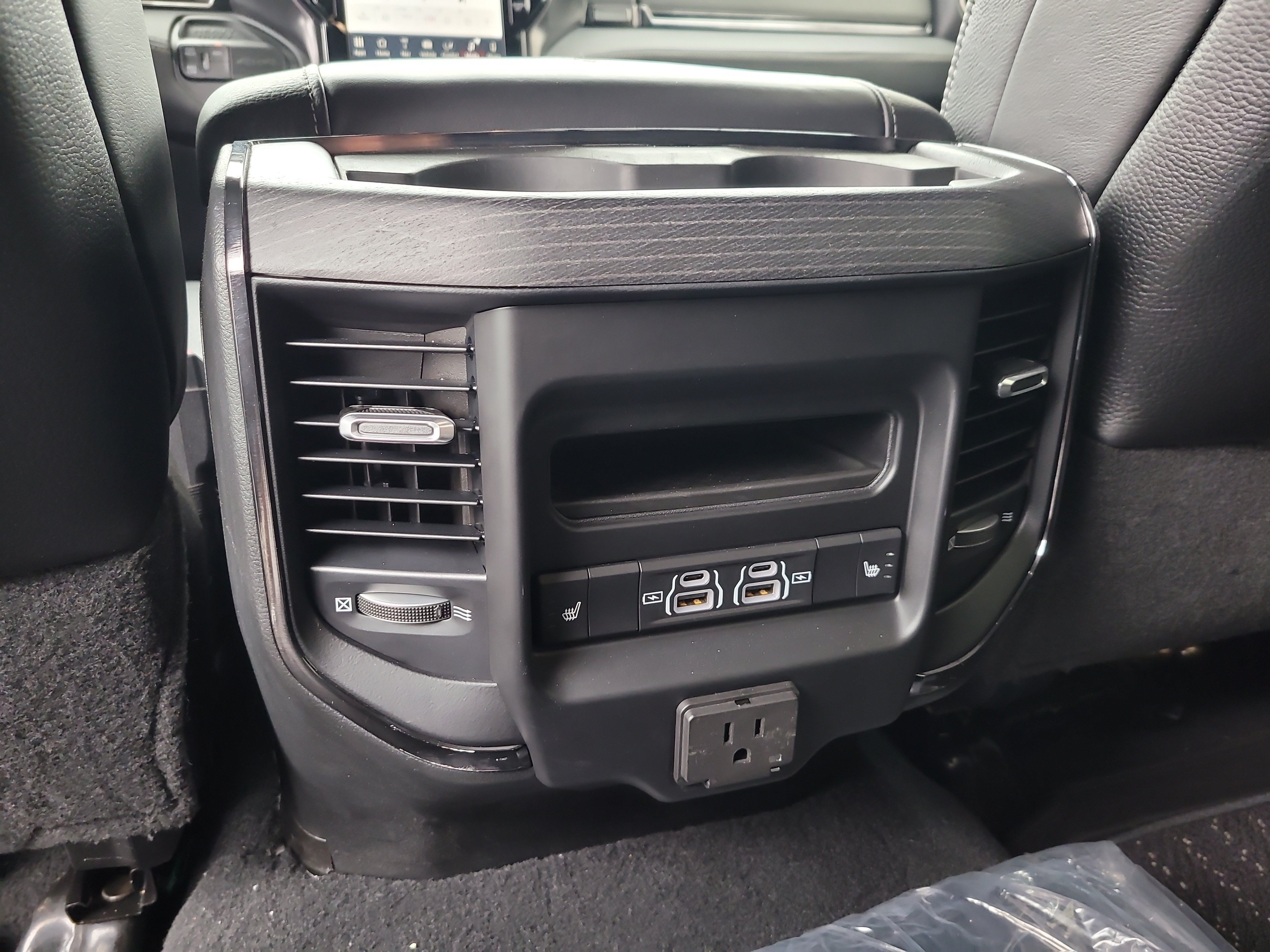 Used 2023 RAM 3500 Limited AWD/4WD image 14