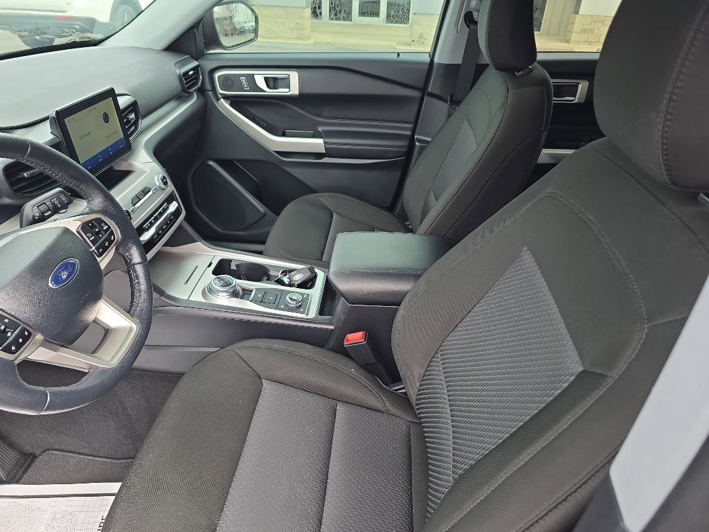 Used 2024 Ford Explorer XLT image 14