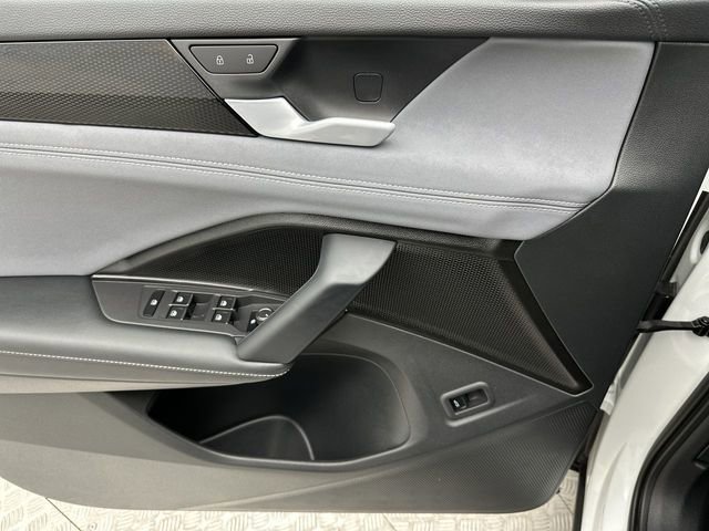 Certified 2025 Volkswagen Tiguan SE image 14