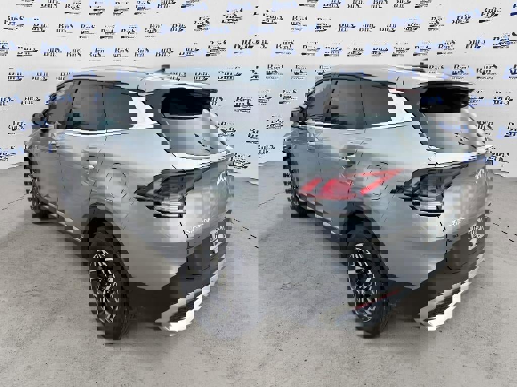 Used 2024 Kia Sportage LX image 5