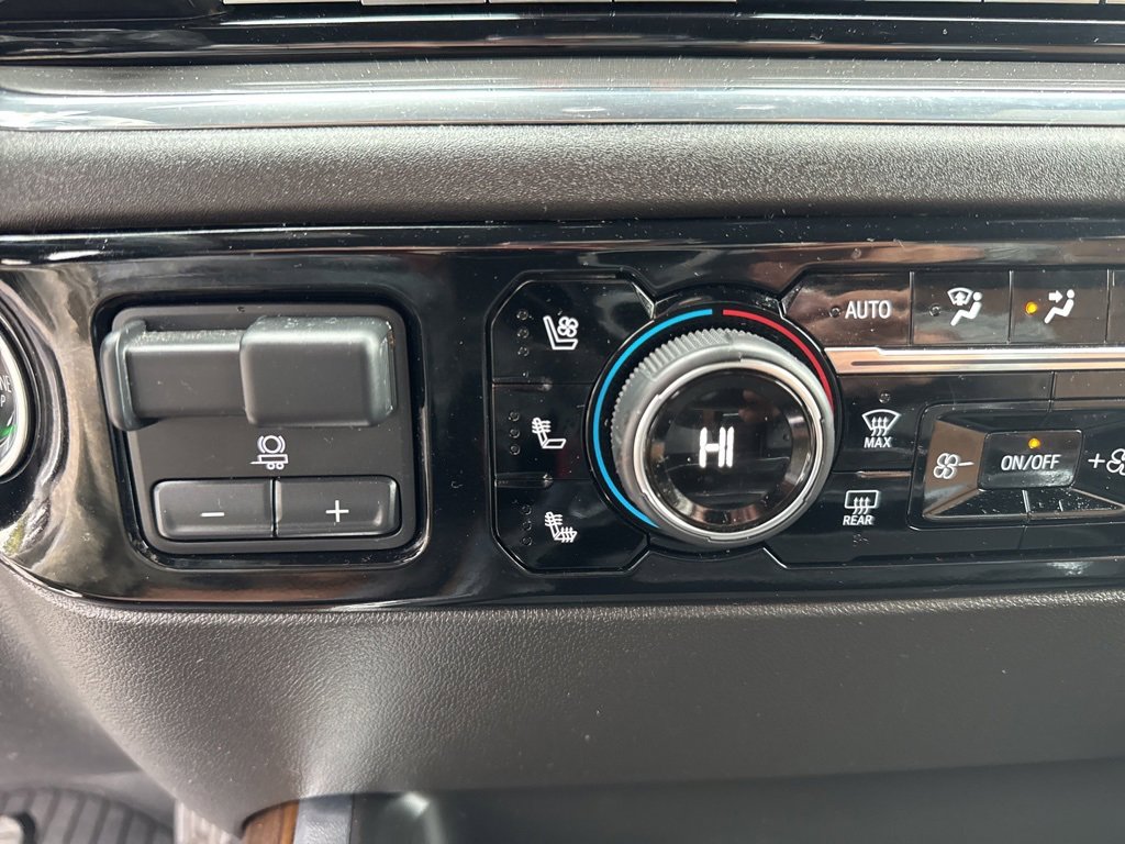 Used 2024 Chevrolet Silverado 2500 High Country w/ High Country Premium Package image 44