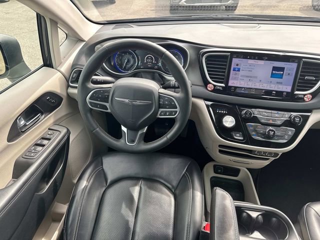 Used 2023 Chrysler Pacifica Touring-L FWD image 20