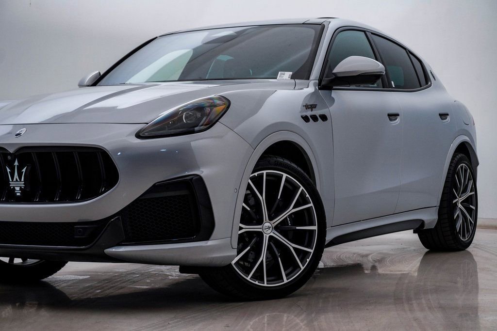 Certified 2024 Maserati Grecale Trofeo image 2