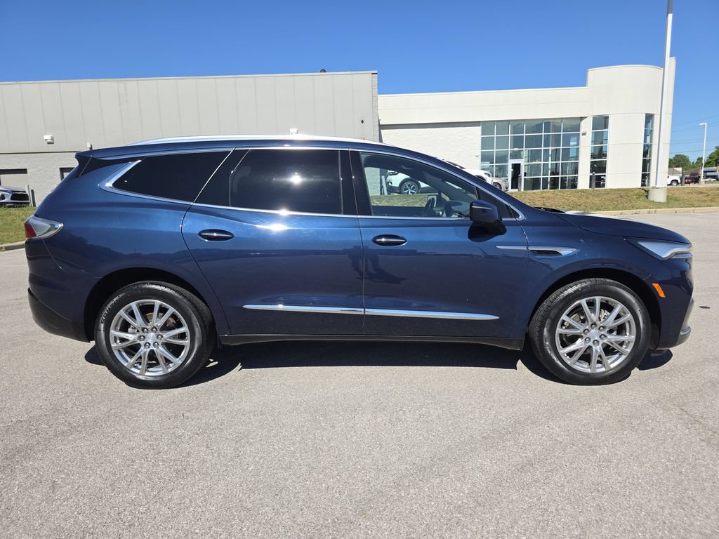 Used 2022 Buick Enclave Premium w/ Surround and Sites Package AWD/4WD image 9