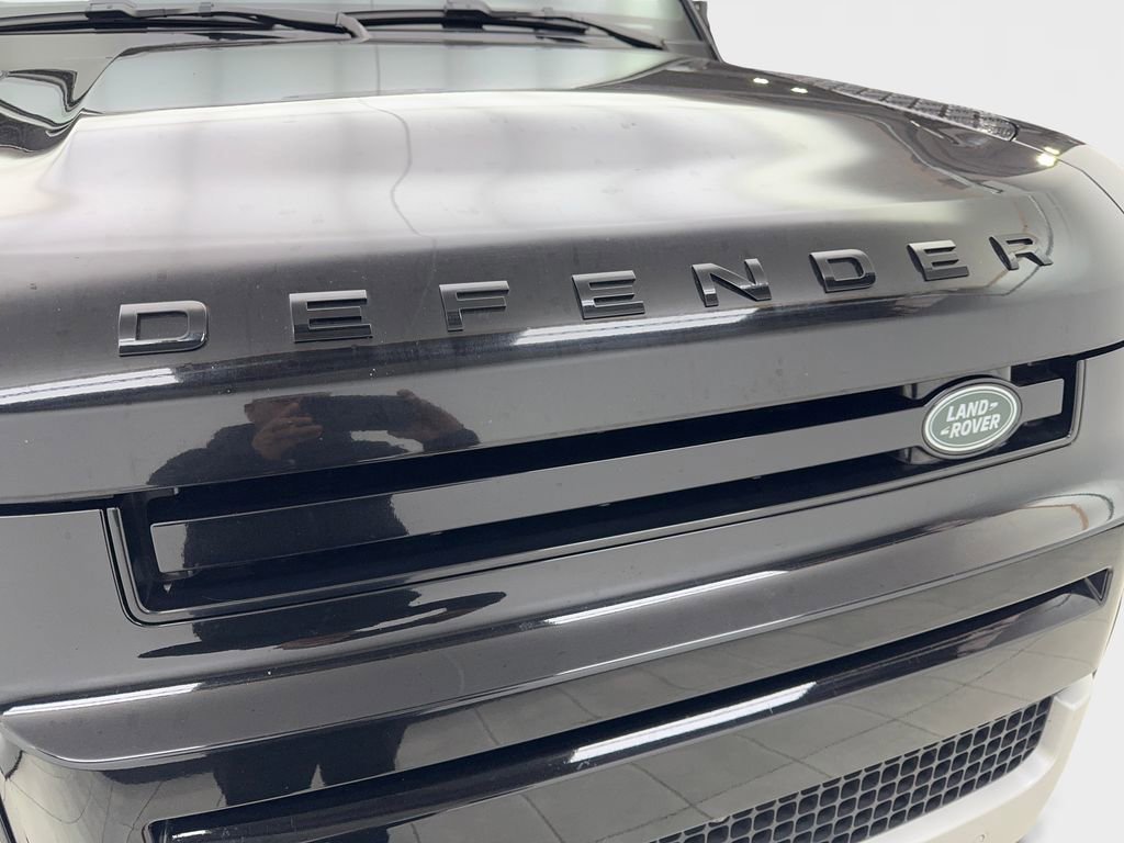 Used 2025 Land Rover Defender 110 S image 24